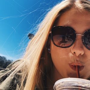 Meet your Posher, Vivian